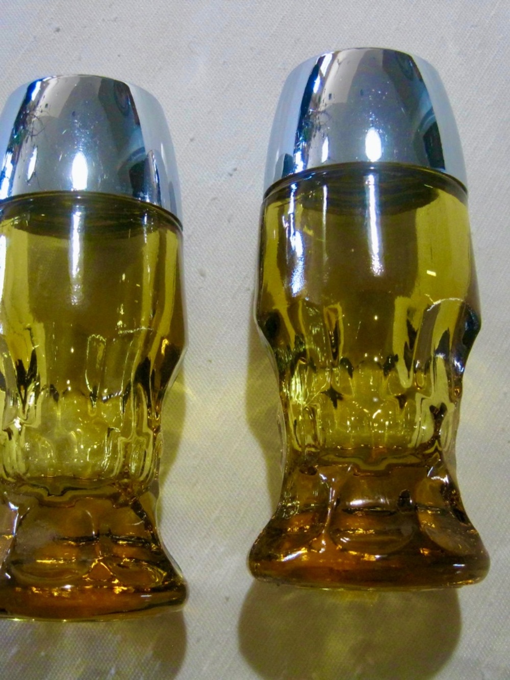 Amber Colour Mold Glass Salt & Pepper Shakers w/ Silver Tone Top Lid.